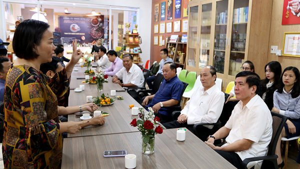 Bí thư Tỉnh ủy Bùi Văn Cường và Chủ tịch UBND tỉnh tham gia chương trình “ Cà phê Doanh nhân – Doanh nghiệp” 